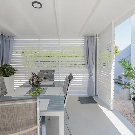 Apartment Charming Tome With Pool Vir