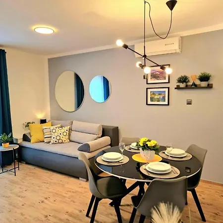 Apartment Charming Tome With Pool
