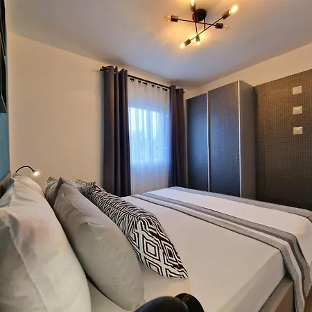 Apartment Charming Tome With Pool *