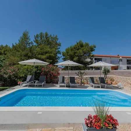 Charming Tome With Pool Appartamento Vir