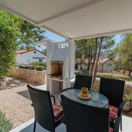 Apartment Charming Tome With Pool