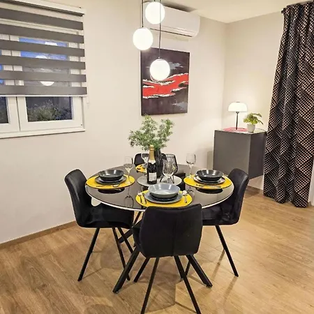 Charming Tome With Pool Apartment *