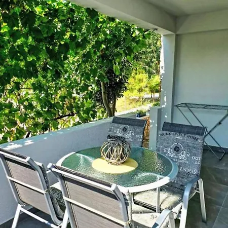 Charming Tome With Pool Apartment Vir