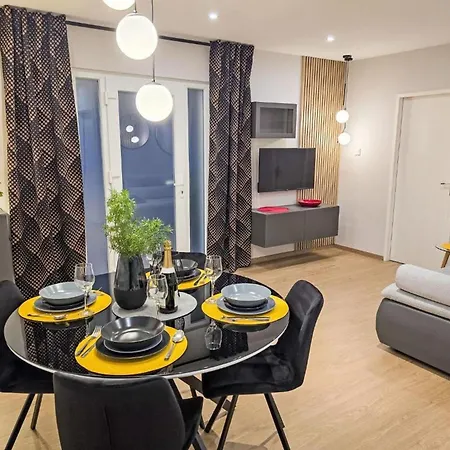 Apartment Charming Tome With Pool Vir