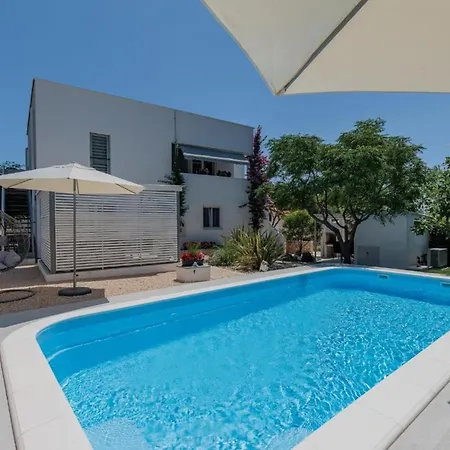 Charming Tome With Pool