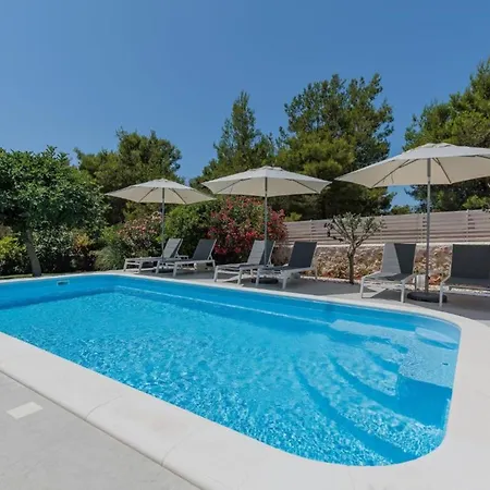 Charming Tome With Pool Appartamento
