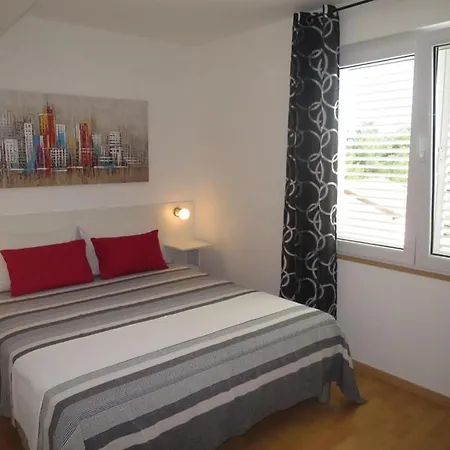 Charming Tome With Pool Apartment Vir