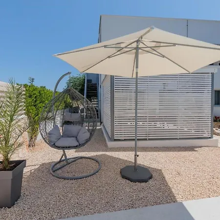 Apartment Charming Tome With Pool