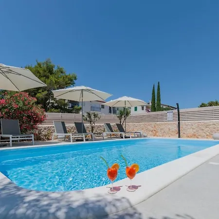 Charming Tome With Pool